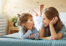 فرزندخوانده بودن کودک را از او مخفی نکنید